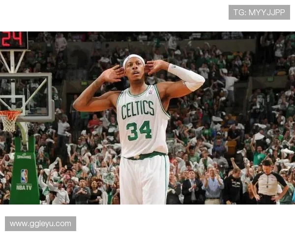 保罗·皮尔斯关键时刻连续投篮命中拉开比分体现核心得分价值